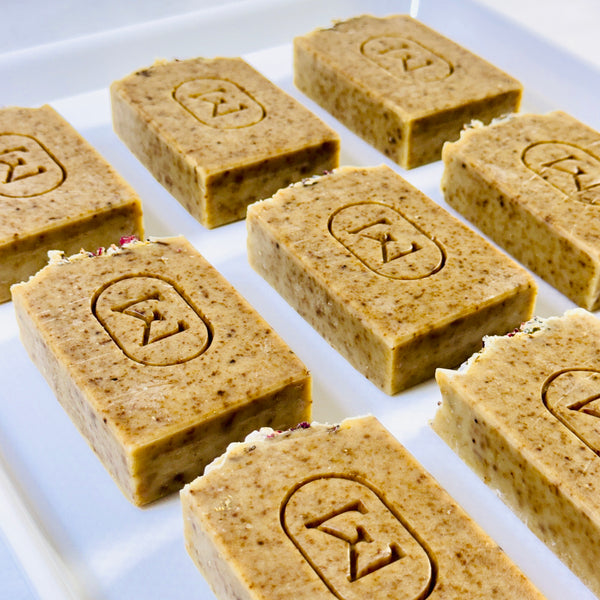 JARDÍN BOTÁNICO • Aloe Vera + Chamomile + Rose Petals + Lavender • Exfoliant unscented Soap Bar